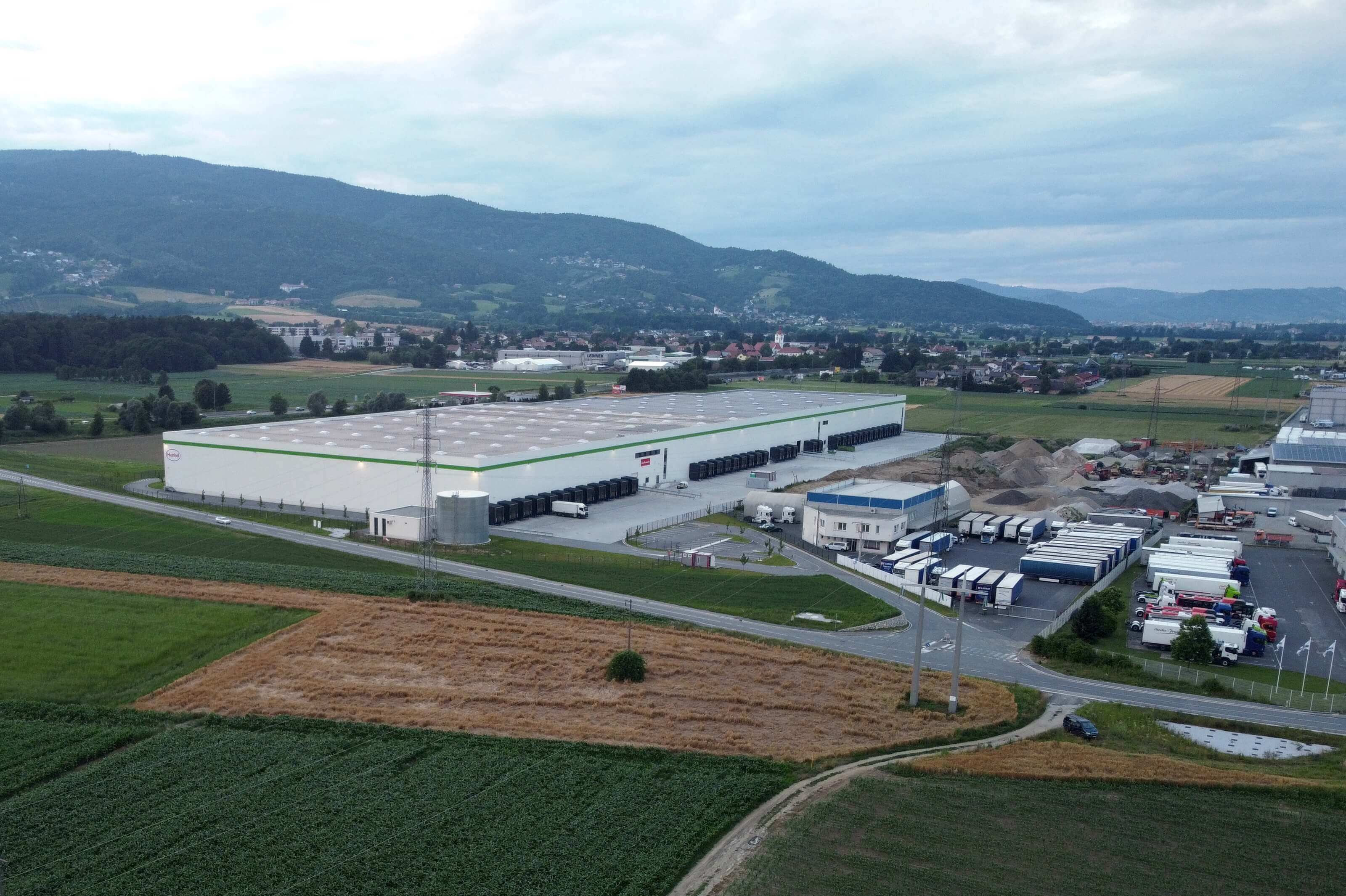 Log center Maribor is fully leased